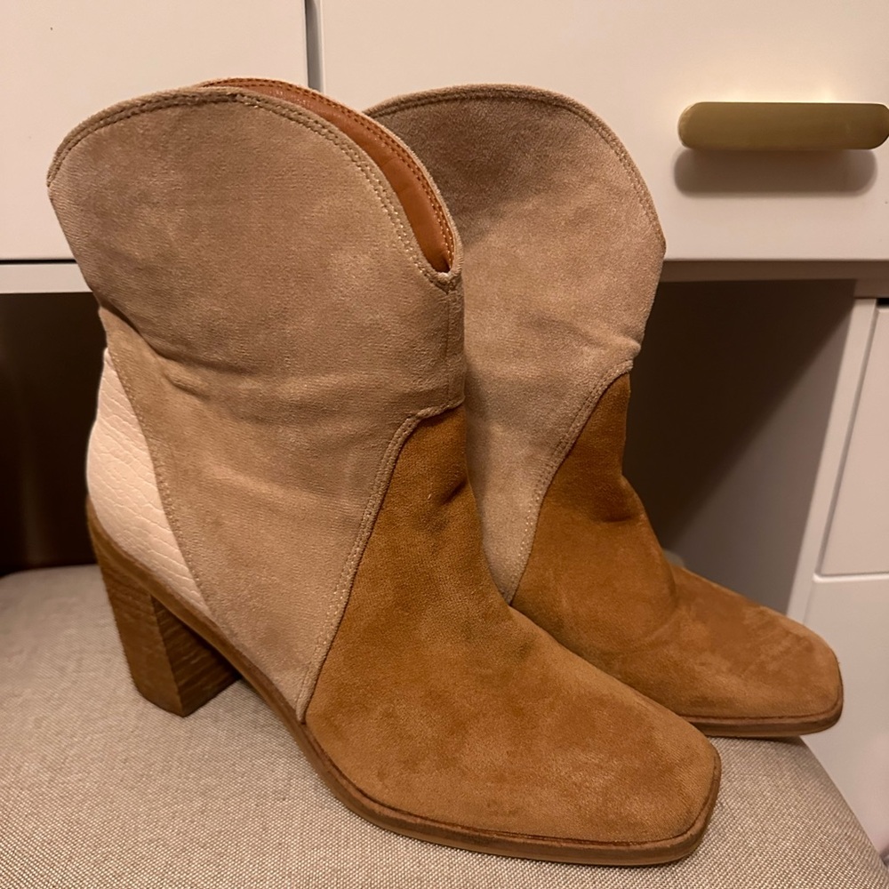 Square-Toe Color Block Boots - Camel- size 8- gently used